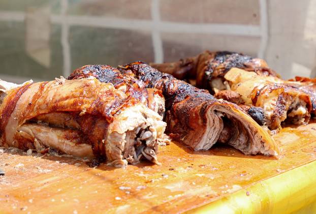 Sinj: Okupljanje ljudi u Sinju uoči 310. Sinjske alke