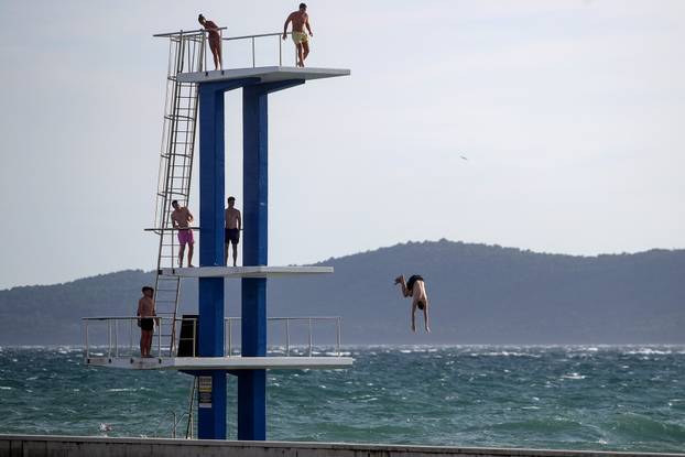 Zadar: Jesensko poslijepodne na skakaonici bazena Kolovare