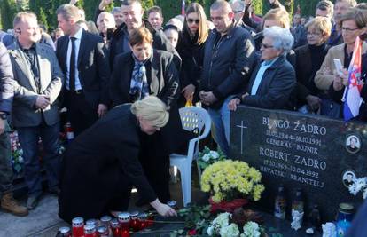 Tisuće na groblju u Vukovaru: Državni vrh položio je vijence