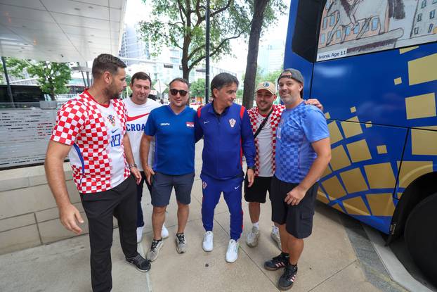 Dallas: Nakon dolaska reperzentacije Zlatko Dalic jedini se fotografirao se s navijačima