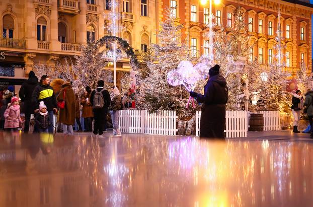 Zagreb: Zagrebački Advent na Trgu bana Jelačića
