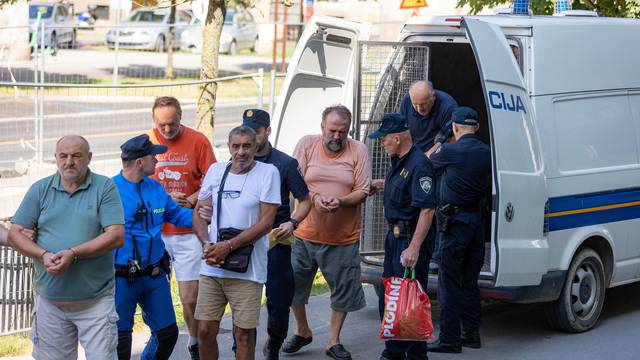 Osijek: Privođenje petorice uhićenih za ratni zločin sucu istrage na Županijskom sudu
