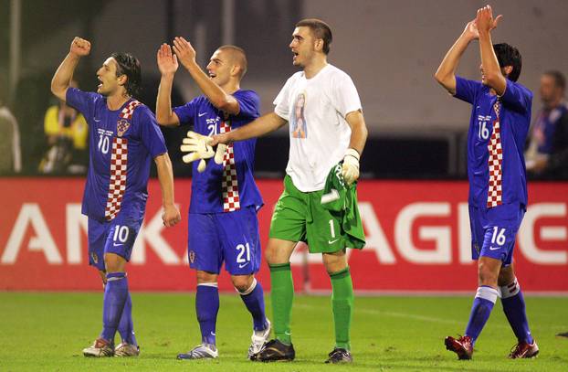 ARHIVA - 2006. Zagreb: Vatreni i "maksimirska krtica" srušili su Englesku 