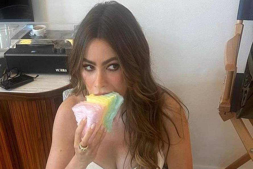 Sofia Vergara nakon operacije ne srami se pokazati ožiljak, a počastila se slatkim zalogajem