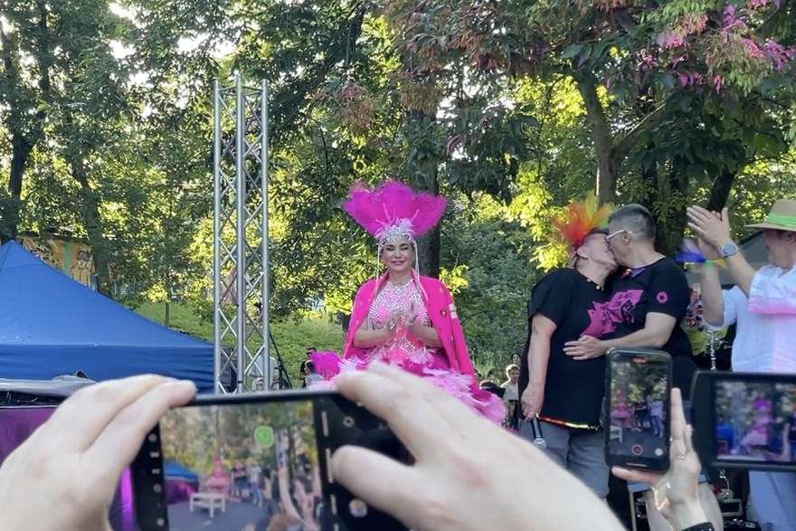 Zagreb: Vjenčanje tijekom Pridea