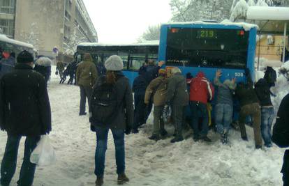 Kalinićev ured digao 1000 ljudi za čišćenje snijega u Zagrebu
