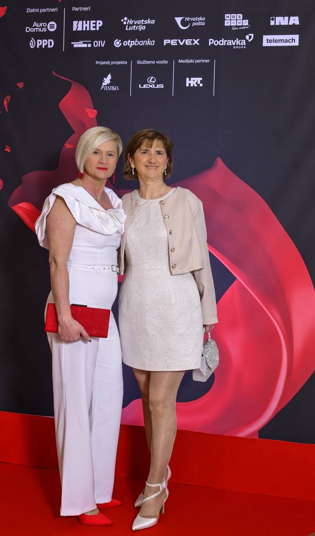 Zagreb: Uzvanici na dodjelu medijske nagrade "Večernjakova ruža" u Hrvatskom narodnom kazalištu