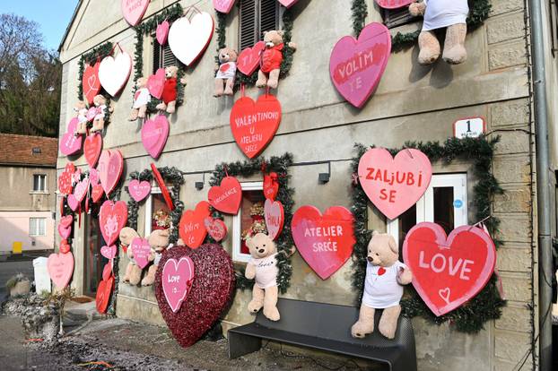 Zagreb: Atelijer sreće u Maloj ulici okićen za Valentinovo 