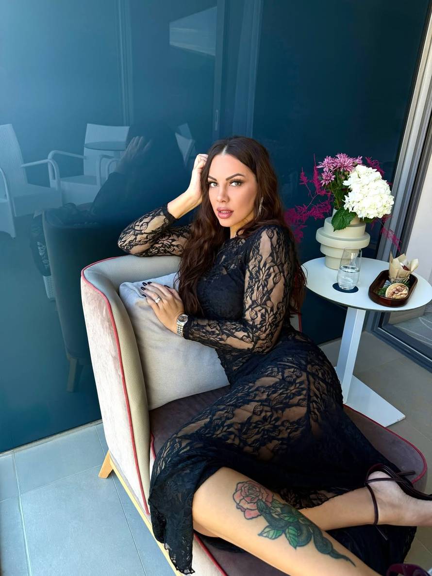 FOTO Samo grudnjak i sako: Evo kako je Severina došla na Grašino rođendansko slavlje