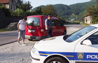 Rumunjka prodavala lažno zlato policajcima u civilu 