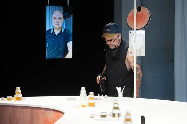 Zagreb: Otvorenje izložbe Skin(s)care - između njege i nasilja