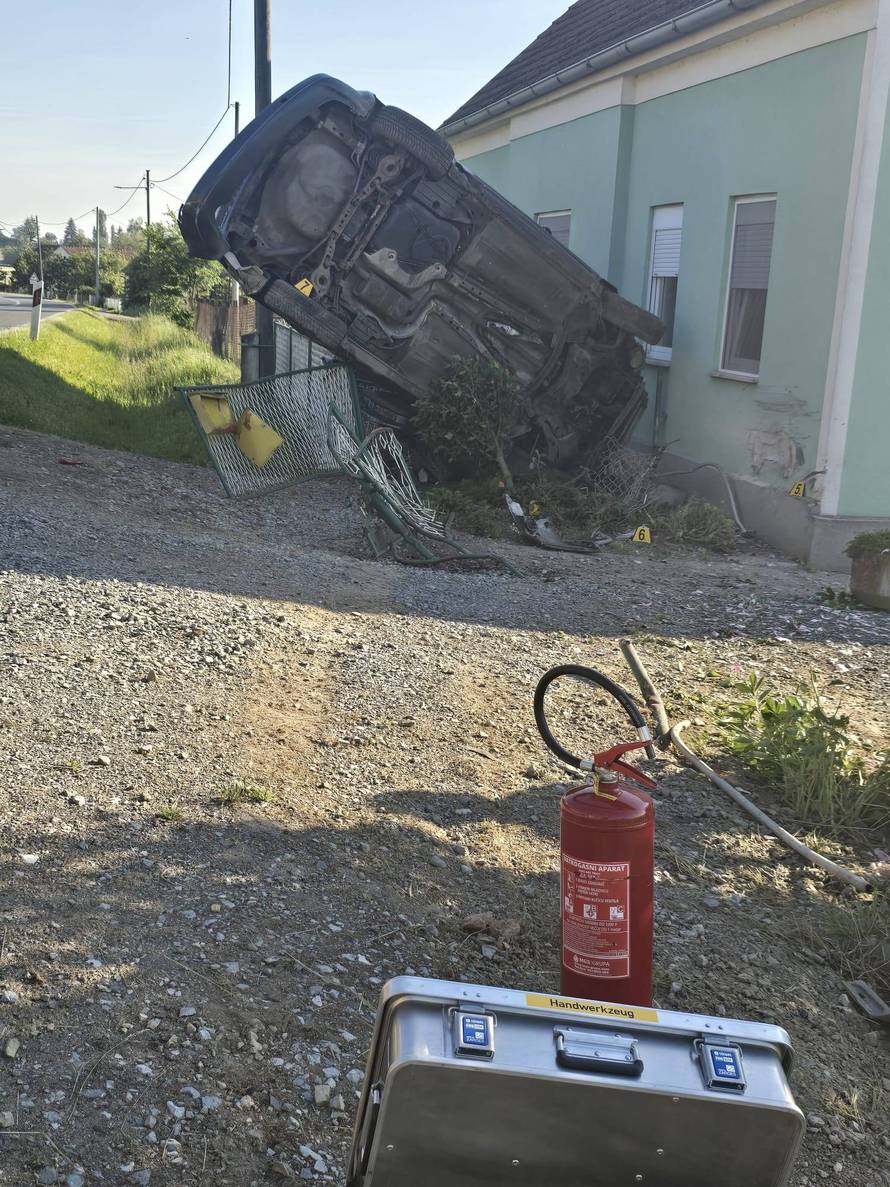 SUDAR KOD GAREŠNICE Skoro mu se uparkir'o u dnevnu sobu