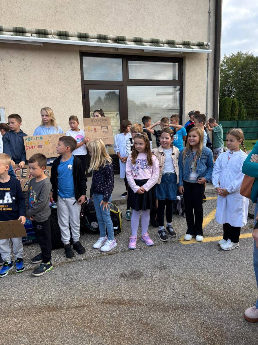 Fuchs o školi u Dragonošcu: 'Zvao sam Tomaševića, ali je bio na otvaranju druge škole...'