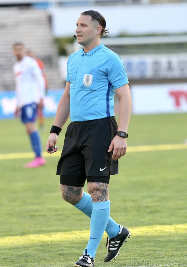 On nije običan sudac: Frizurom i tetovažama plijenio pozornost