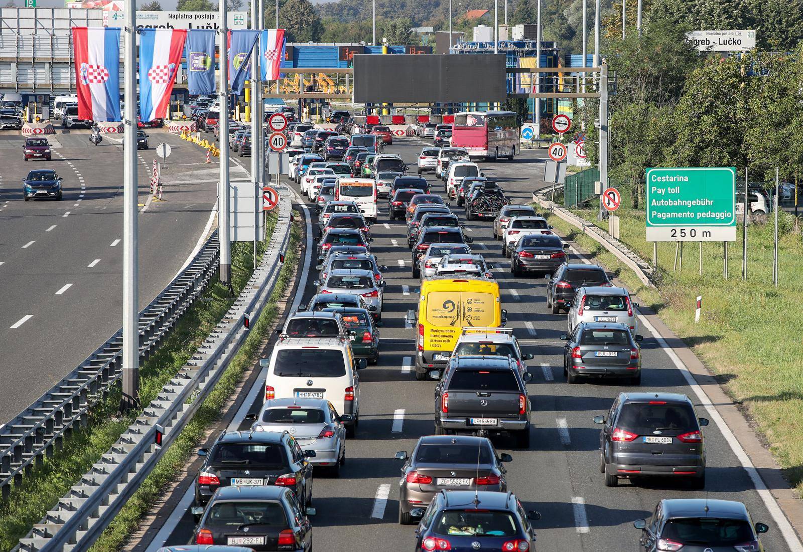 Velike gužve na autocesti, još veći kaos očekuje se u nedjelju