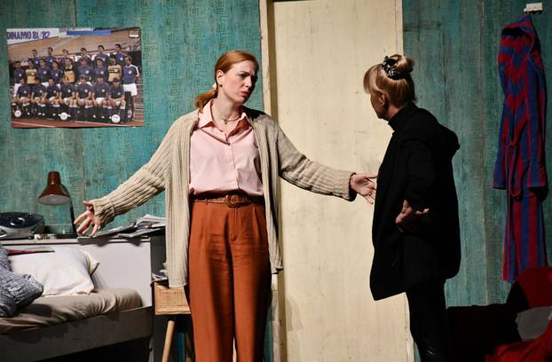 Slavonski Brod :  Kazališna predstava Tere i Luce kazališta Planet Art