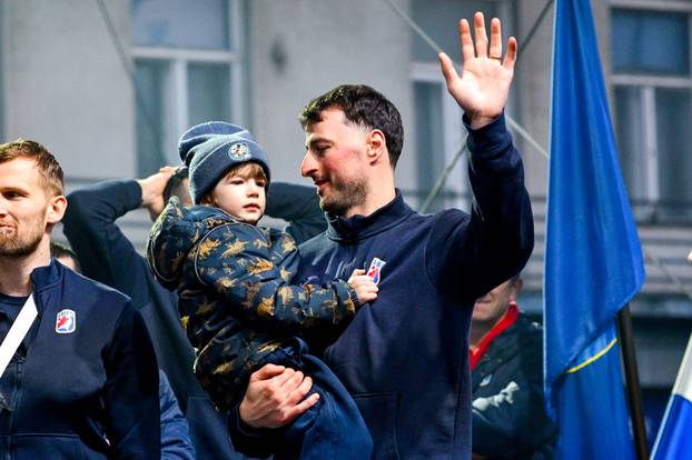 Zagreb: Marko Perković Thompson nastupio na svečanom dočeku hrvatske rukometne reprezentacije