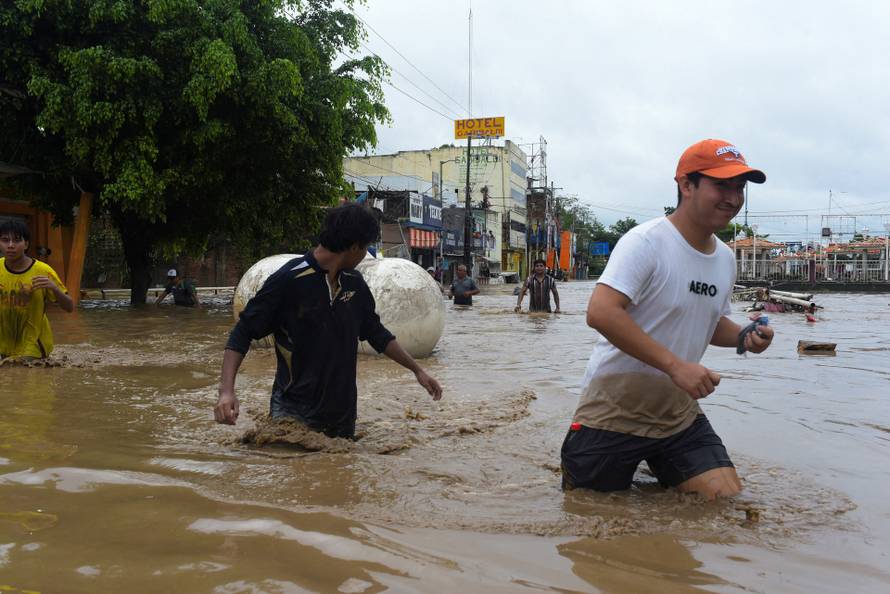 Torrential rains burst rivers, sparking floods in eastern Mexico