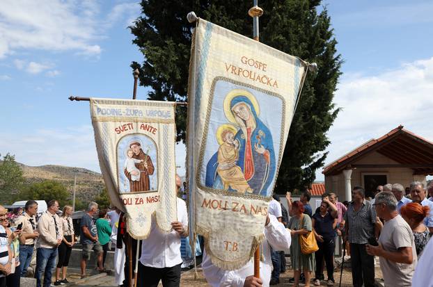 Šibenik: Brojni vjernici okupili se na proslavi Velike Gospe u marijanskom svetištu Gospe Vrpoljačke