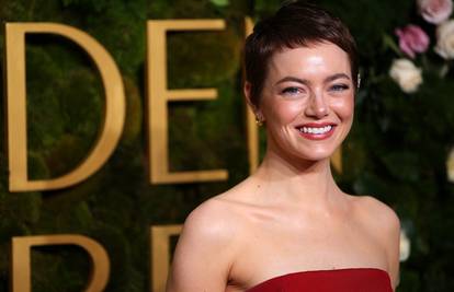 Ošišala se zbog uloge? Emma Stone pokazala novu frizuru...
