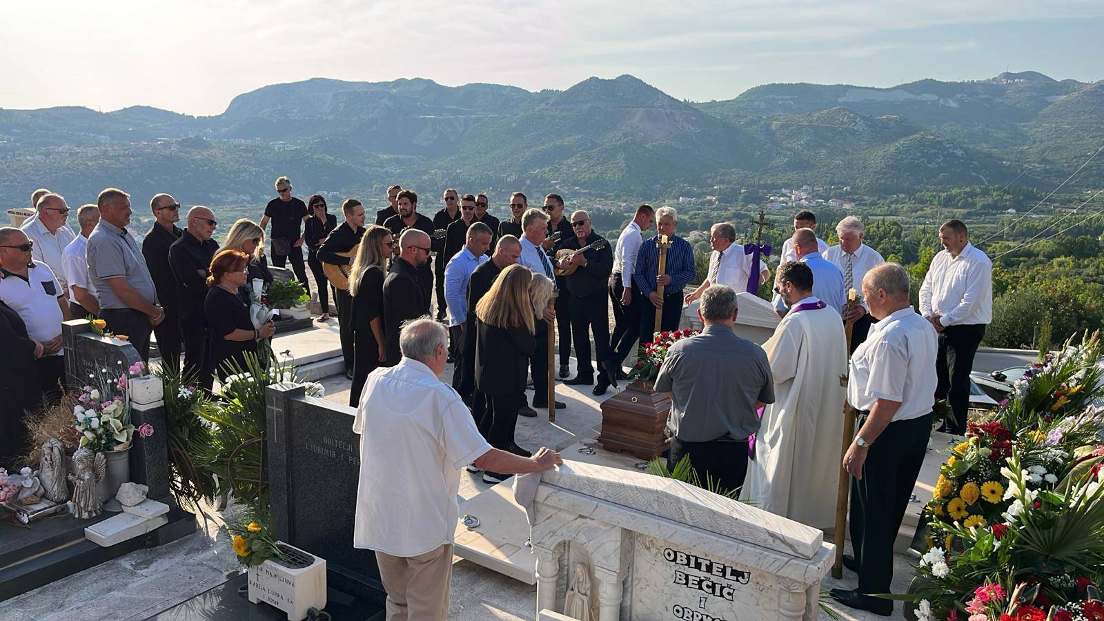 Posljednji pozdrav Mili Hrniću: 'On je bio tako jednostavan, ponizan i skroman čovjek...'