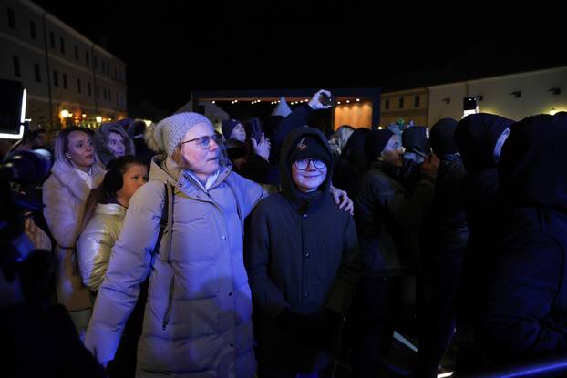 Osječani i njihovi gosti u novu 2026. godinu ušli su uz zvukove legendarnog Miroslava Škore