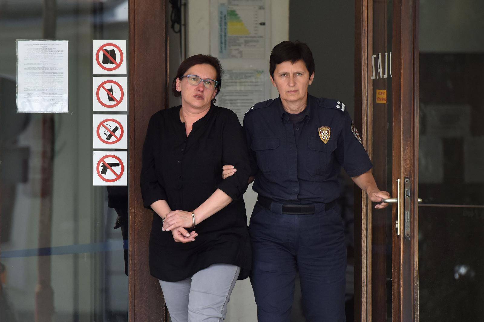 VaraÅ¾din: Smiljana Srnec odlazi iz zgrade suda nakon Å¡to je protiv nje podignuta optuÅ¾nica za ubojstvo sestre