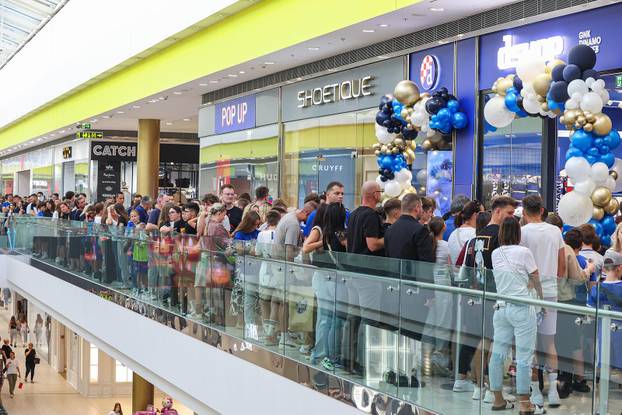 Zagreb: Otvorenje novog Dinamovog fan shopa