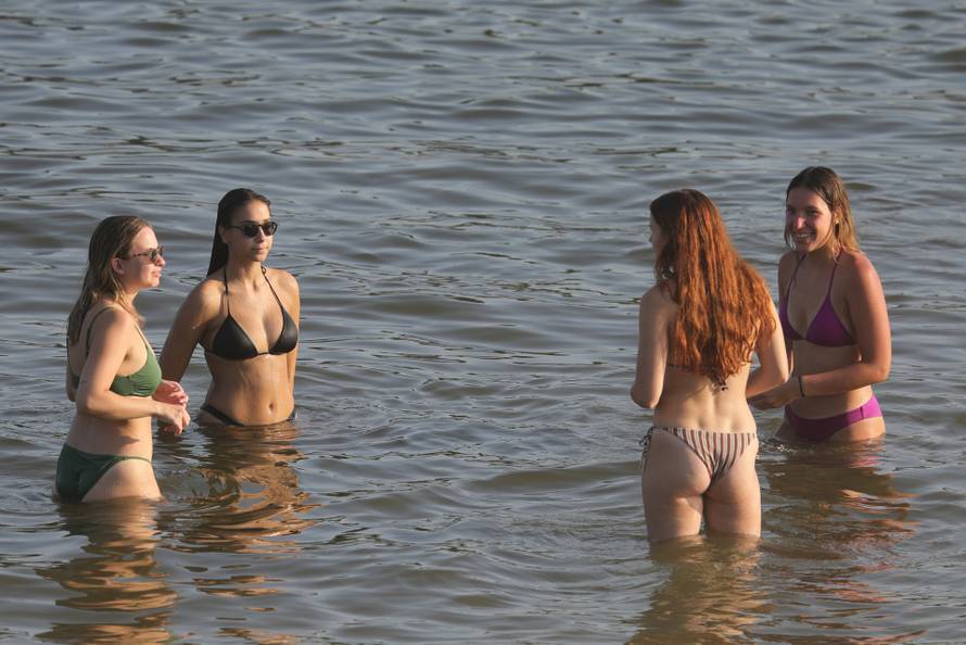 Osječani pronašli rashlađenje u Dravi