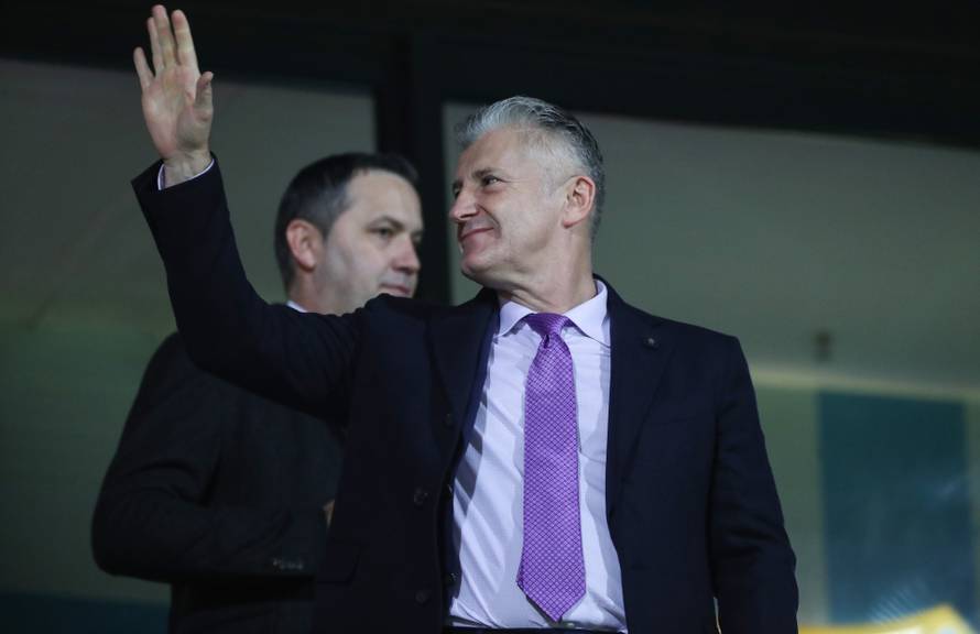 Žurila u solarij: Šukerova bivša njegovu 'mečku' od 600.000 kn parkirala preko čak tri mjesta