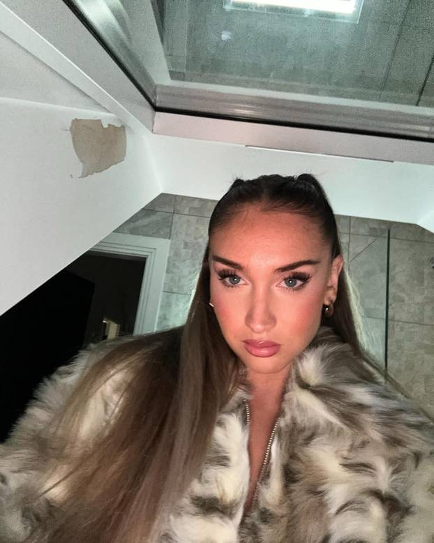 FOTO Bujna kći legende Uniteda provocira oskudnim izdanjima