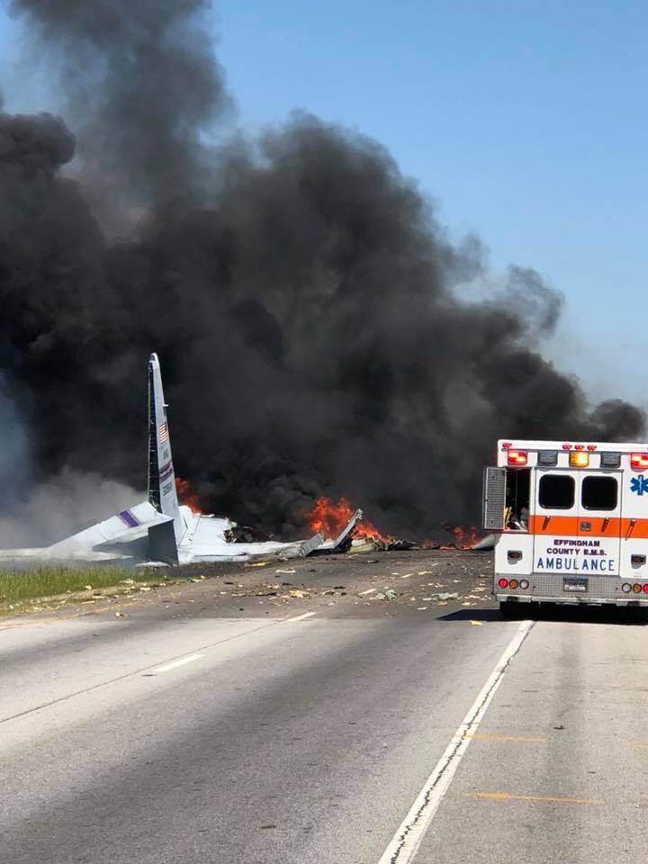 SAD: Devetero ljudi poginulo je u padu vojnog zrakoplova