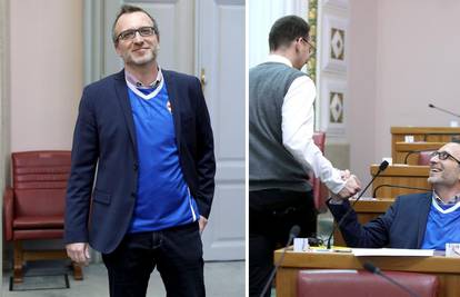 Iz Sabora na Maksimir: Plavi  dres poklonili su mi učenici...