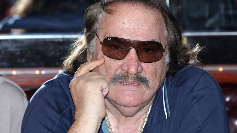 Od tapetara i golmana do glazbene legende: Životna priča Miše Kovača koja dira u srce!