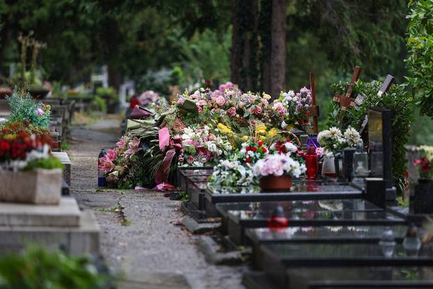 Na Mirogoju pokopana Gabi Novak, sada počiva uz Matiju, Arsena i svoju majku