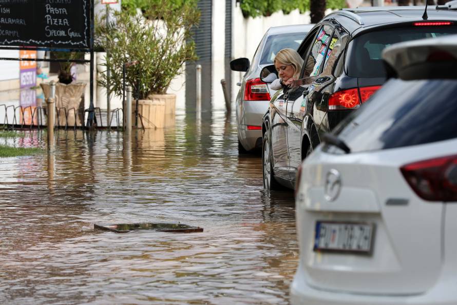 Potopljene ulice Medulina nakon jakog nevremena