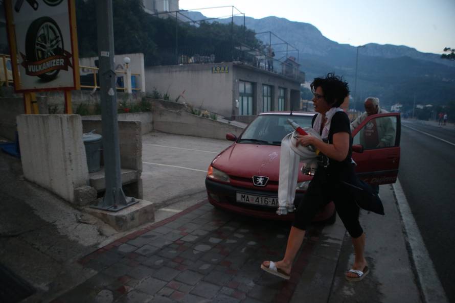 Kanader pomaže u gašenju, u Makarsku stiže i 150 vojnika