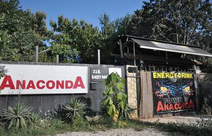 Policija privela vlasnicu swinger kluba Anaconda u Rovinju, s njom su doveli i muškarca
