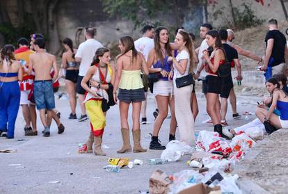 FOTO Jutro nakon prve večeri Ultre: Partijaneri ostali do zore, ceste pune vrećica i otpada...