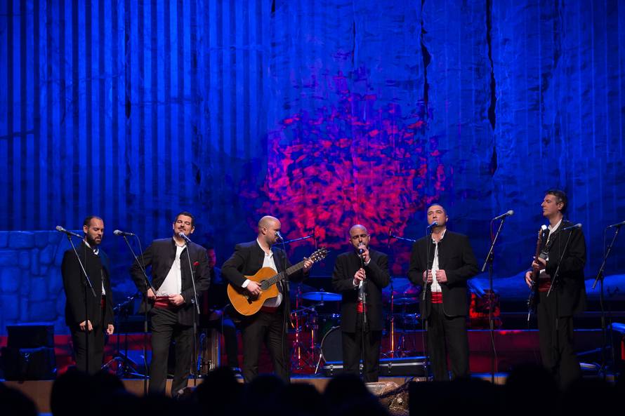 Publika nije prestajala pljeskati klapama Iskon, Šufit i Cambi