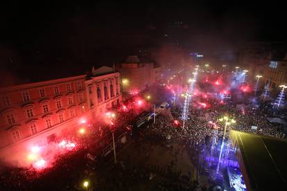 Zagreb: Vatreni stigli na trg
