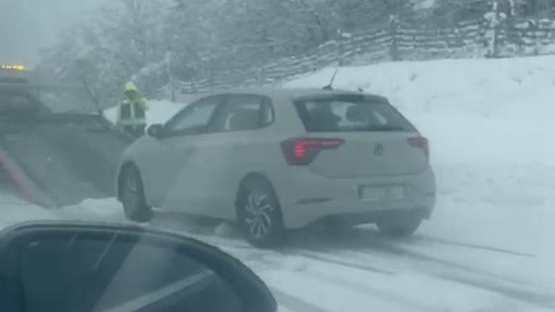 VIDEO Snježni kaos u Gorskom kotaru i Lici. HAK: Evo koje su ceste zatvorene za promet
