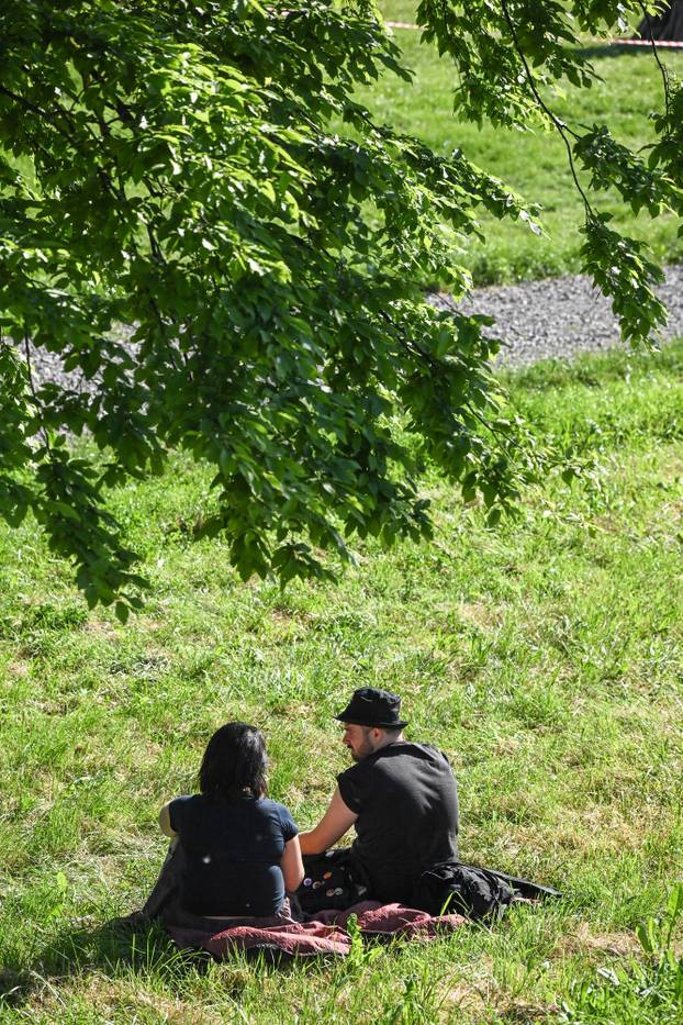 Zagreb: Na nasipu kod Mosta slobode održavaju se Trnjanski kresovi