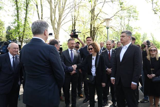 Susret Milanovića i Plenkovića u Jasenovcu