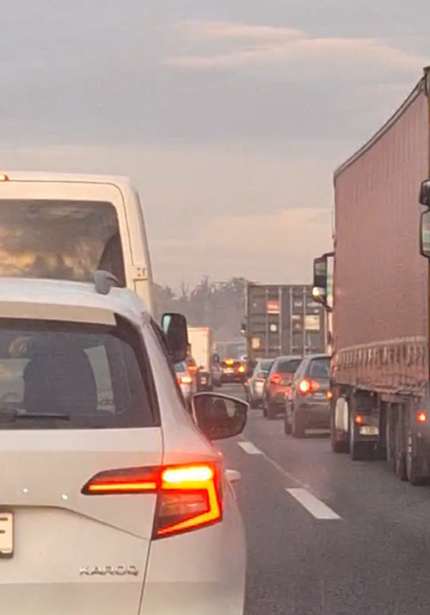 FOTO Neviđeni kaos na A3: Ljudi u šoku izlazili iz automobila!