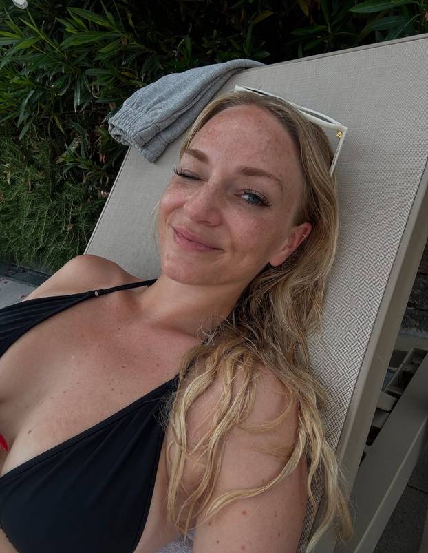 FOTO Napravila gaf uživo koji je obišao Europu. Atraktivna TV voditeljica ljubi Kovačeva šefa