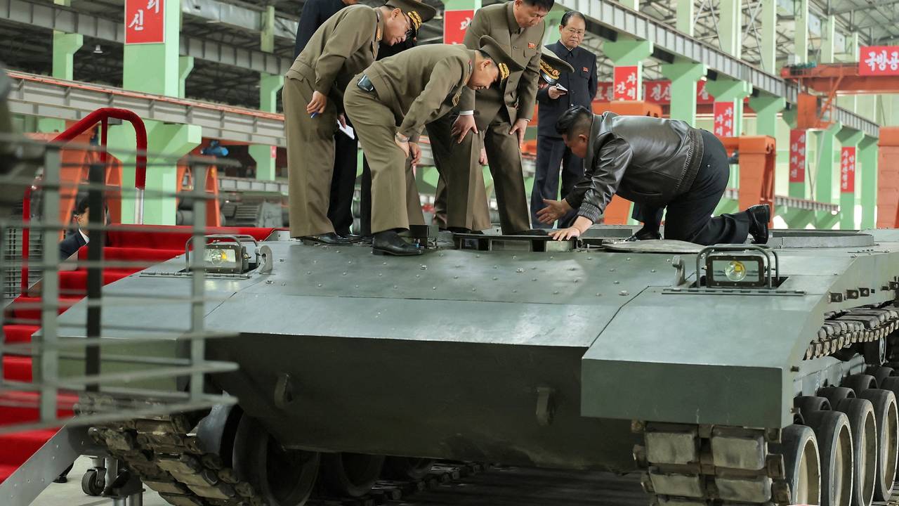 Kim Jong Un se popeo na svoj novi tenk pa ponosno ustvrdio: 'Ostvarili smo veliki napredak'