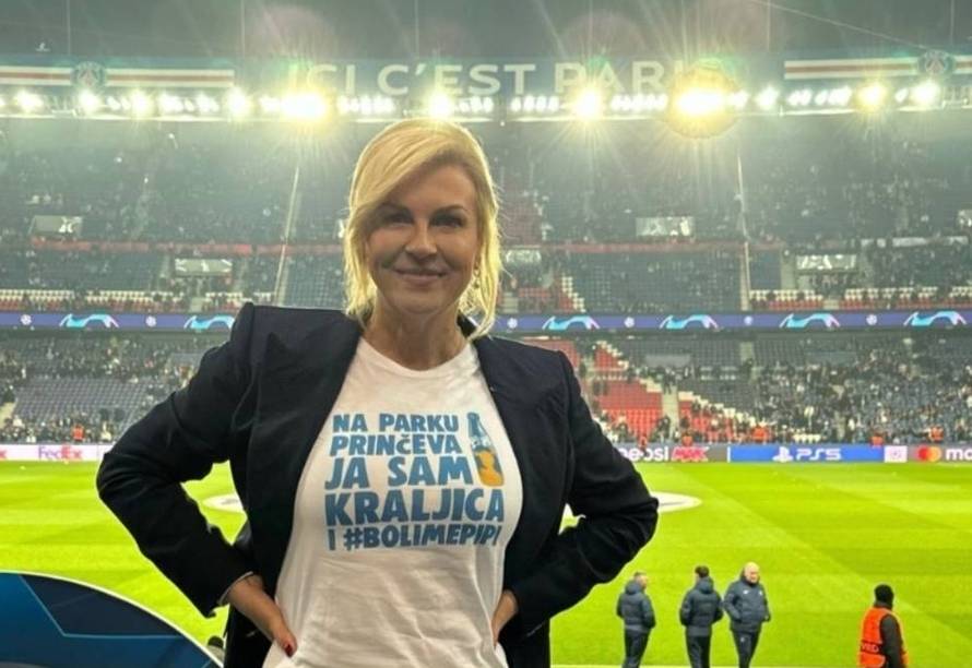 Kolinda na Parku prinčeva u majici 'Ja sam kraljica i boli me pipi.' Gledala Messija i Nemyara