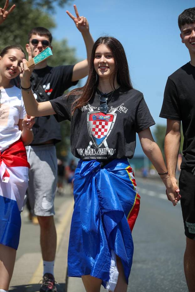 Zagreb: Tisuće fanova Thompsona prolazi Mostom mladosti koji je zatvoren za promet