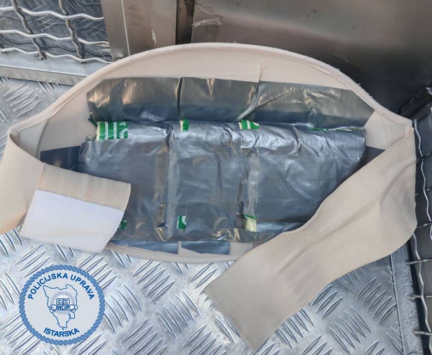 NEVJEROJATNO Huligan u lažnoj škembi htio unijeti pirotehniku na utakmicu Istre i Hajduka!